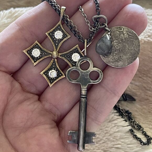 STELLA & DOT Silver Gun Metal Tone KEY CROSS COIN Labradorite Charm Necklace - Picture 2 of 6